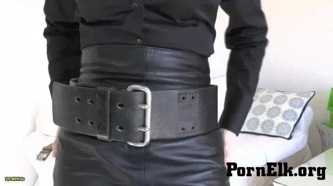 Lady_Victoria_Valente - Fireman Rudi's Gurtel Geschenk  [FullHD 1080]