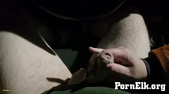 Ruby_X_Nick - Werden wir erwischt - Nachts auf dem Parkplatz wichst Mitbewohnerin ...  [FullHD 1080]