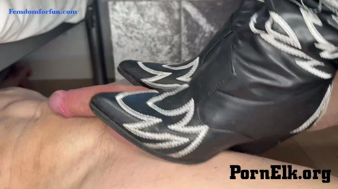 Femdom For Fun - Madam Valentina Boux - Testicle Crushing While Doing My Makeup  [FullHD 1080]