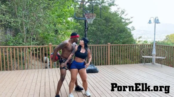 Monica Santhiago - Big Booty On The Court [UltraHD 4K 2160p]