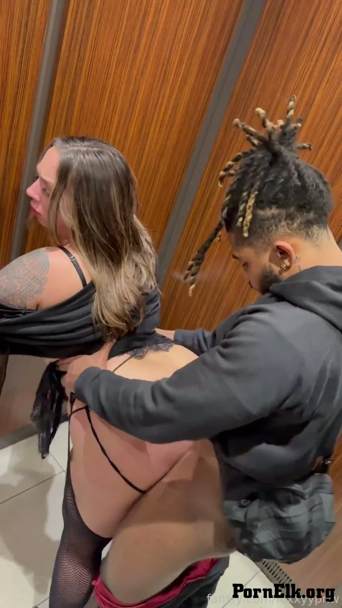 Hotwife Lexx - The Thrill Of Being Fucked In The Elevator  [FullHD 1080]