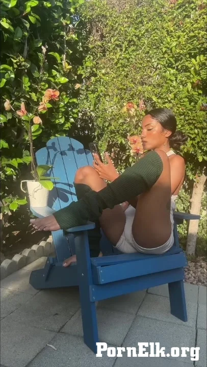 Black Goddess Rani Punnani - Desi Bombshell Ignores You  [SD 406]