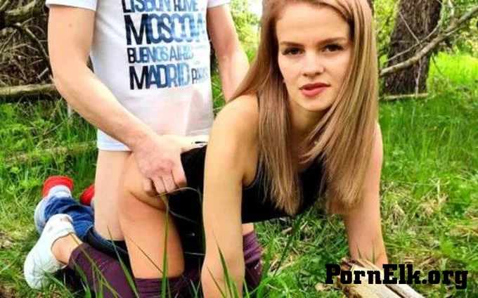 Unknown - Amateur Blonde Gets Fucked Against Tree  [FullHD 1080]