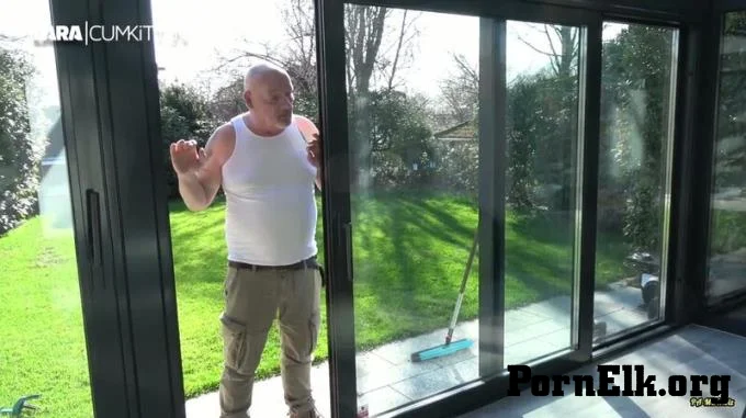 Lara-CumKitten - Leck meine Fotze beim FACESITTING - Gartenarbeit mit NATURSEKT Er...  [FullHD 1080]