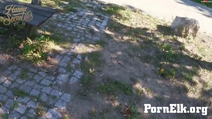 HannaSecret - Superdreist - Publicpiss bei TV-Dreharbeiten  [FullHD 1080]