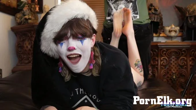 Footpunkz - Clown Babe POV Footjob with Big Size 12 Feet  [FullHD 1080]