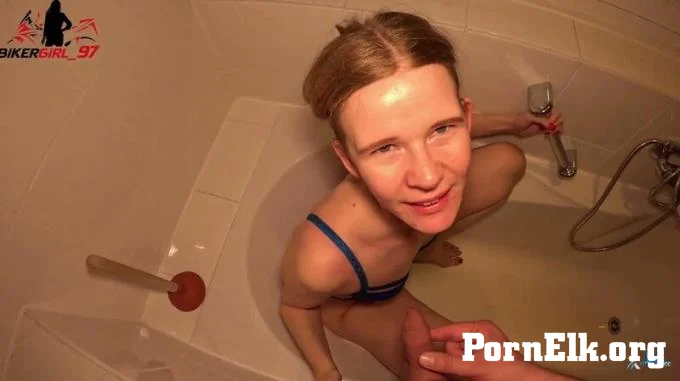 Bikergirl_97 - Mein Erster Kleiner Piss Gangbang  [FullHD 1080]