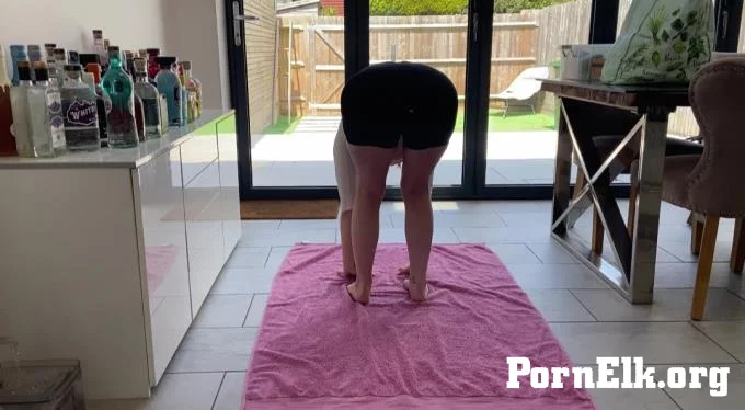 Delilah Jynx - Housewife loves to do yoga  [SD 594]