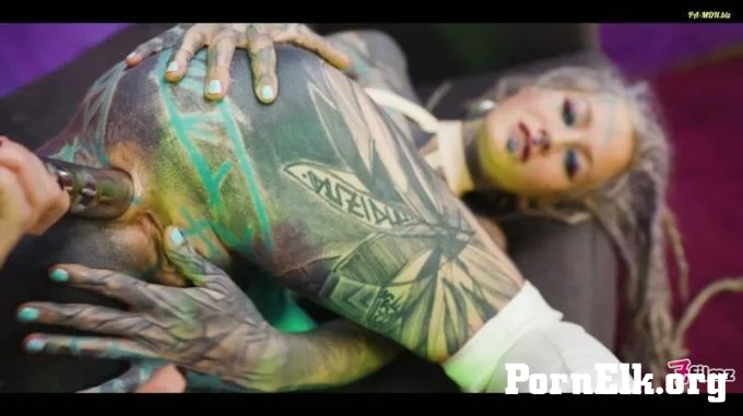 Z-Filmz - Zwei hei?e madchen in latex und high heels mit gro?em metall spielzeug z...  [FullHD 1080]