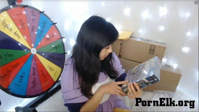 Kaedia Lang - Belated Christmas Present Opening Stream  [FullHD 1080]