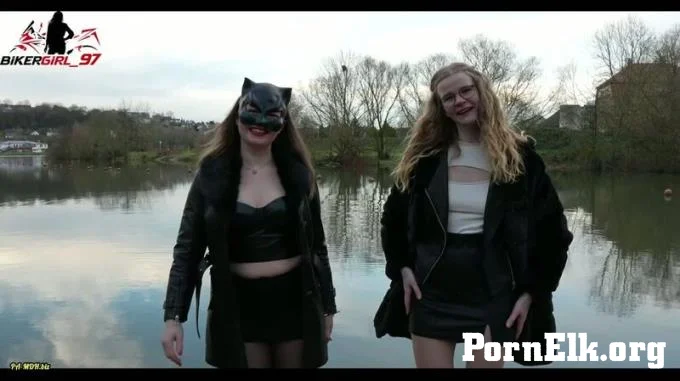 Bikergirl_97 - Hei?e Doppel pisse Von 2 Nassen Muschis Am Fluss  [FullHD 1080]