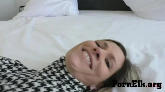 MellyBunnyLuder - User Tom Thokumb macht heimliches Spannervideo zum 60. Geburtstag  [FullHD 1080]