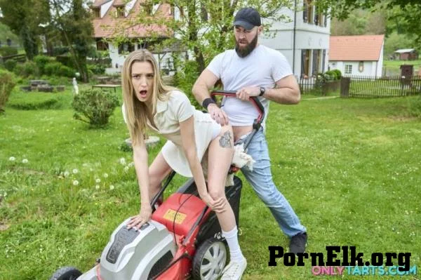 Victoria Benz - Backyard Cunt Service [FullHD 1080p]
