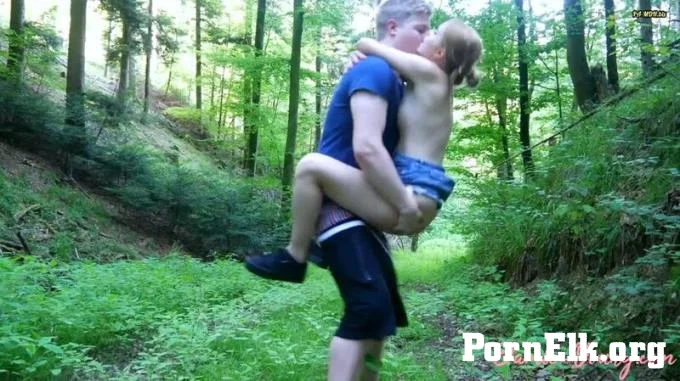 youngcouple9598 - Sex im Wald  [HD 720]