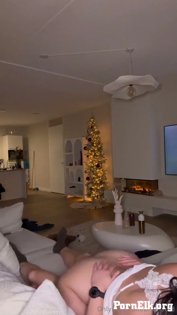 Zina Hadid Rides Her Man In The Living Room  [SD 608]