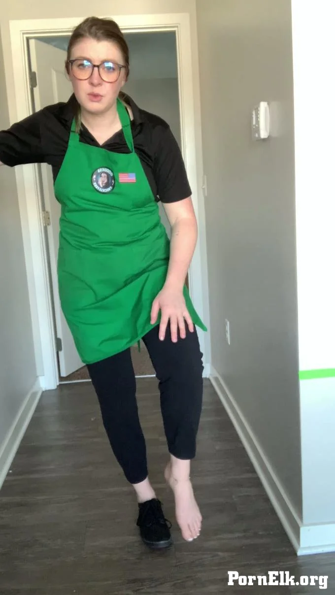 itskinkerbell - Goddess Alice - Barista sprained ankle one shoe hopping  [FullHD 1080]