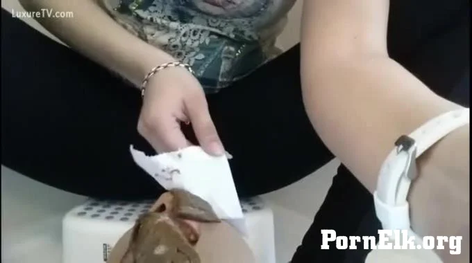 Scat Mistress Shit To Slave Face And Mouth  [SD 432]