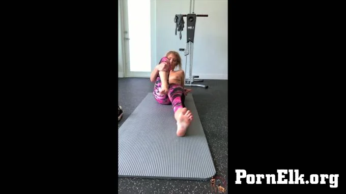 Femdom Puppy Play - Maia's Workout in After Her Boyfriend Gives Her a Workout  [HD 720]