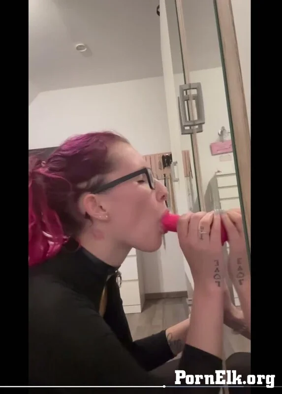 Malou_dream - Dildo an den Spiegel und los gehts - Dildo Blow und fuck  [FullHD 1028]