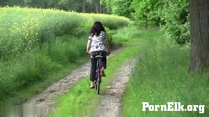Paarfetisch34 - Direkt beim Radfahren gepisst  [HD 720]