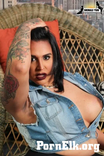 Leah Nova - Curvy Bootylicious Leah Nova [HD 720p]