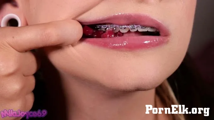 milajoyce69 - Chewing Fruit with Braces  [FullHD 1080]