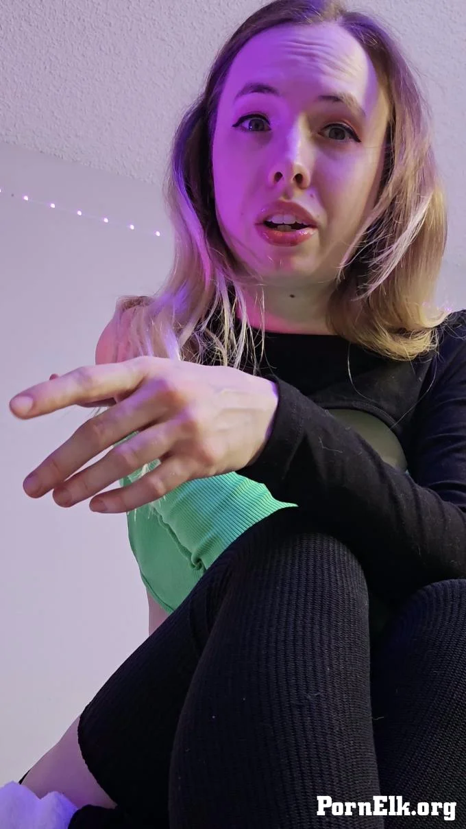 GoddessKayQueen - CEO Giantess Shrinks You Down  [4K 2160]