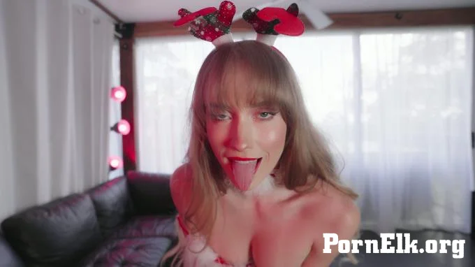 Scarlet Chase - Santa Little Helper StripTease JoIx  [4K 2160]