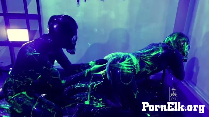 Lady Valeska FemDom - Rubber Double Fisting with UV Slime  [FullHD 1080]