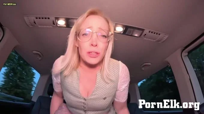 Lucie_Bavarina - Doppel-Schwanz-Ritt im FAHRENDEN AUTO durch die Dorfer - Bierzelt...  [FullHD 1080]