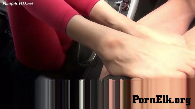 CBTrample - Dominant Footjob in Alina's Car  [FullHD 1080]