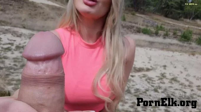 Litclit - Outdoor Madchen Braucht Hilfe Um Den Weg Aus Den Dunen Zu Finden  [FullHD 1080]