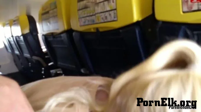 PureBlondeClea - EXTREM PUBLIC Im FLUGZEUG geblasen  [FullHD 1080]