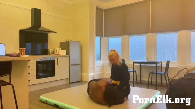 World Of Natalie Pauer - Beating Up A Black Guy Until He Is Hard And Giving Him JOI In Strong Headscissors  [4K 2160]