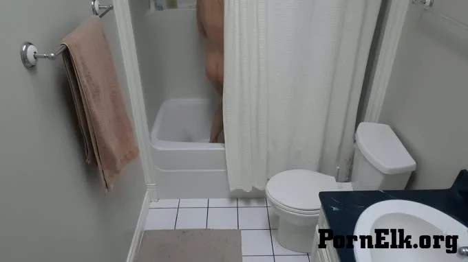 Hazel Simone - Teenage step Sister Bathroom Spy Cam  [FullHD 1080]