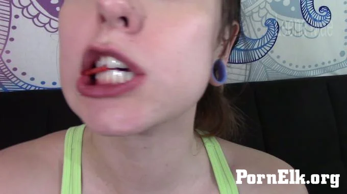Leena Mae - ASMR Chewing Crunchy Chips and Crinkling  [FullHD 1080]